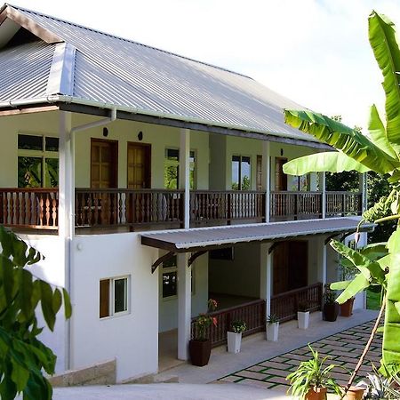 Cote Jardin - Chalets Cote Mer Baie Sainte Anne Exteriér fotografie