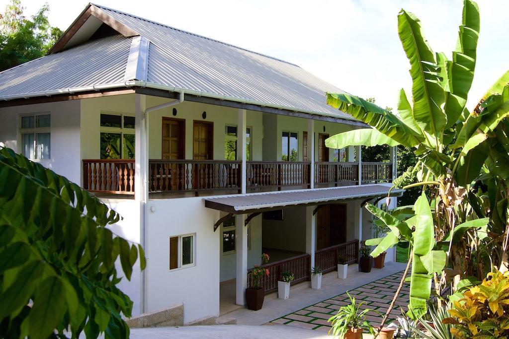 Cote Jardin - Chalets Cote Mer Baie Sainte Anne Exteriér fotografie