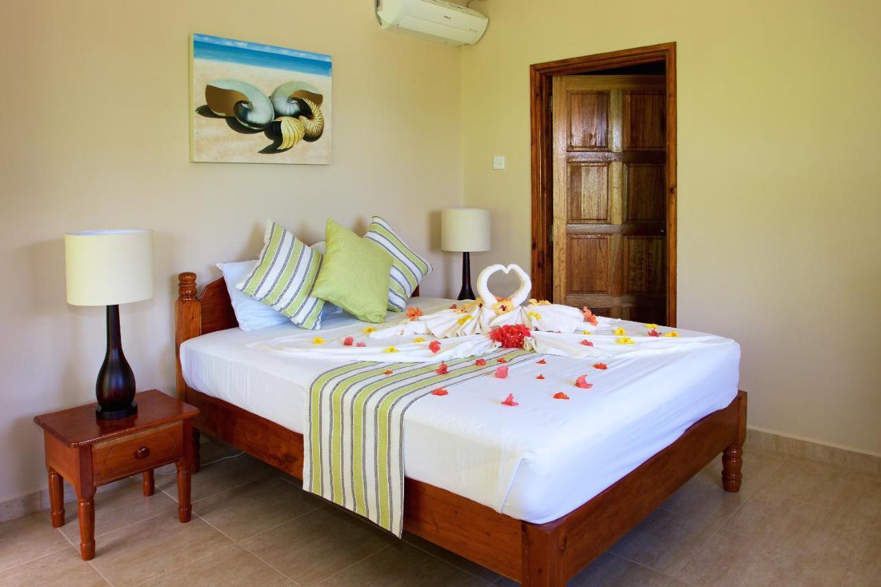 Cote Jardin - Chalets Cote Mer Baie Sainte Anne Exteriér fotografie